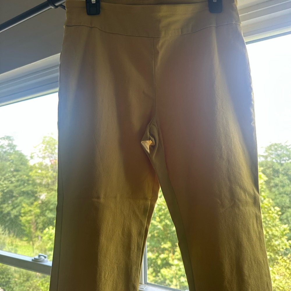 Van Heusen Yellow Stretch Extensible Capri pants- 12